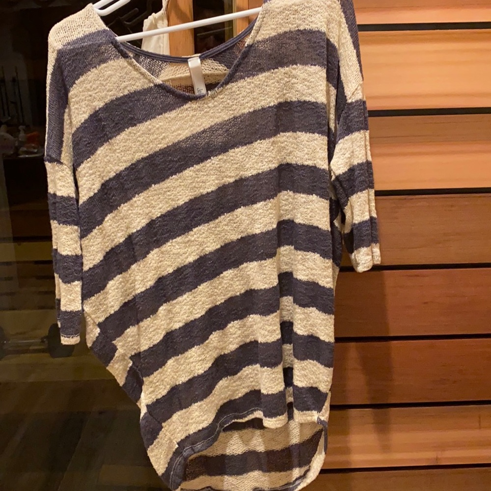 Thin sweater
